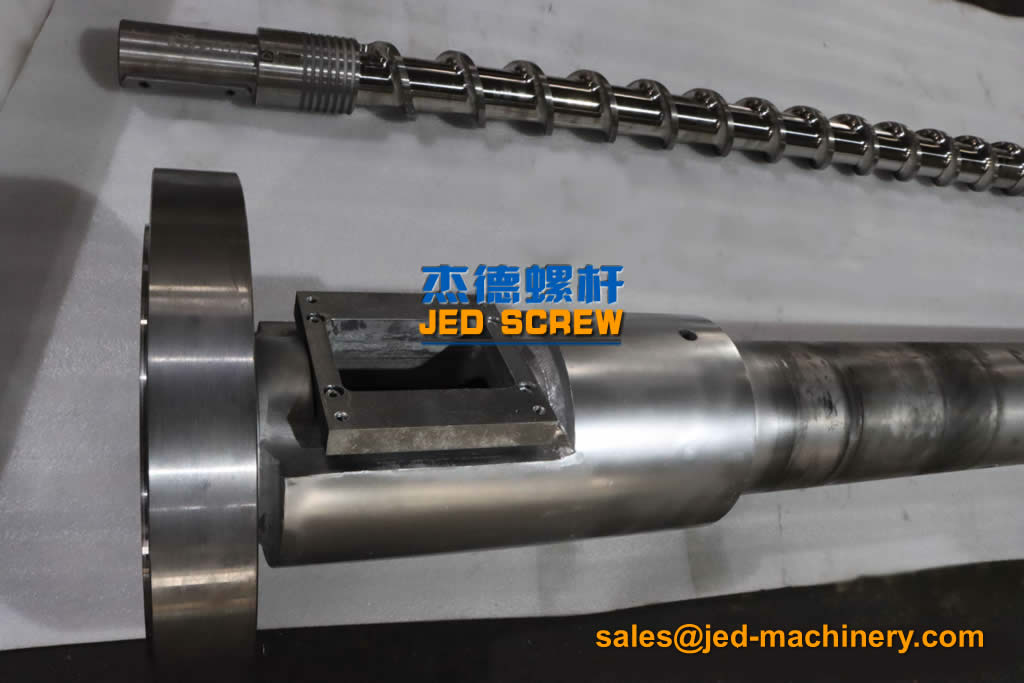 Screw barrel used in bottle blowing machine - INJECTION MOLDING MACHINE SCREW BARREL - 3