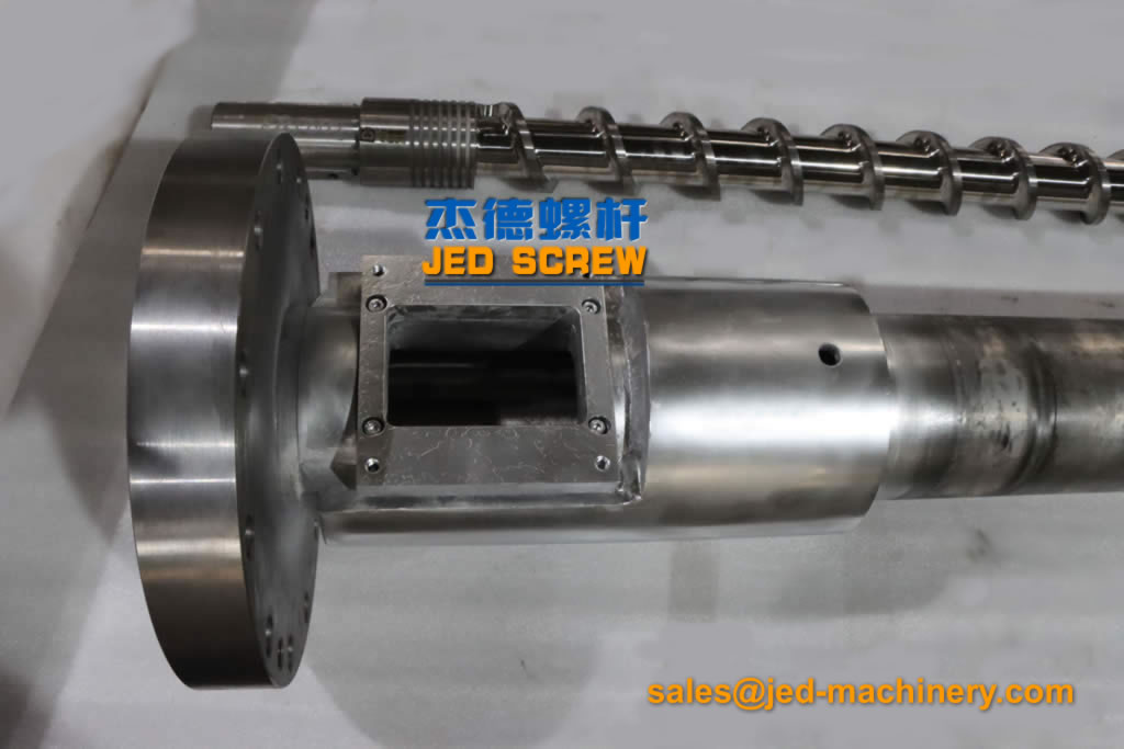 Screw barrel used in bottle blowing machine - INJECTION MOLDING MACHINE SCREW BARREL - 4